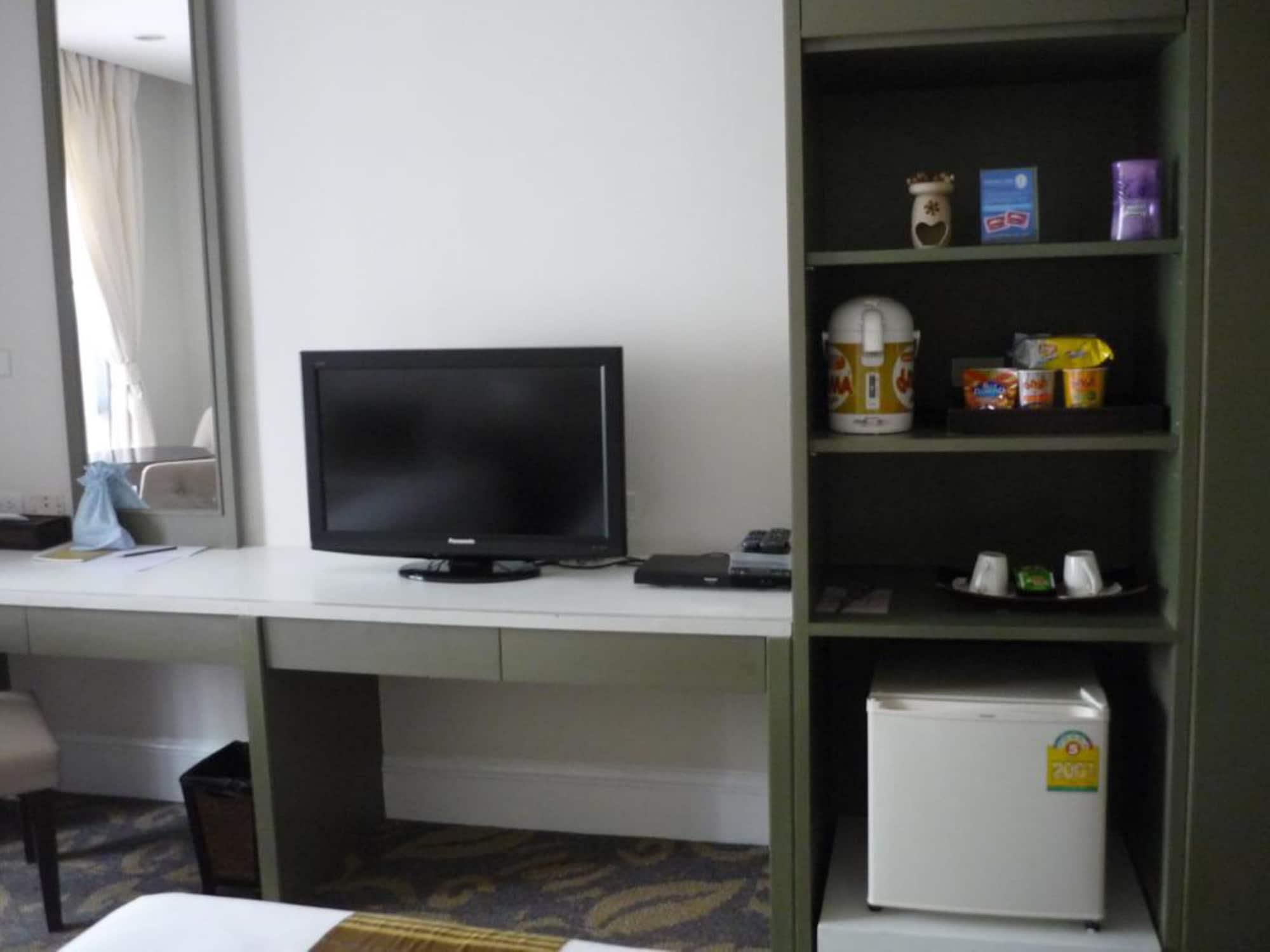 Aphrodite Inn Bangkok Bagian luar foto