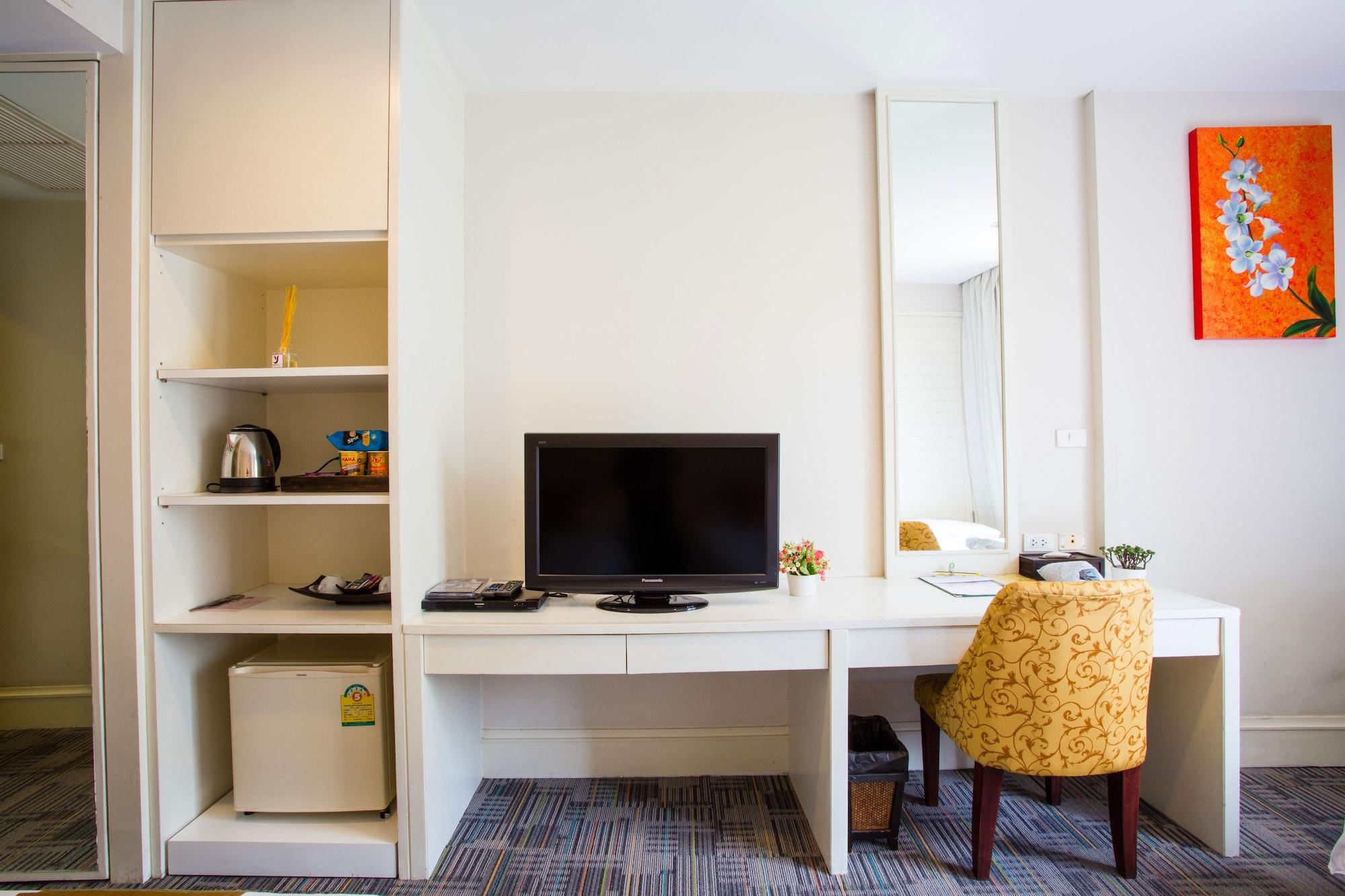 Aphrodite Inn Bangkok Bagian luar foto