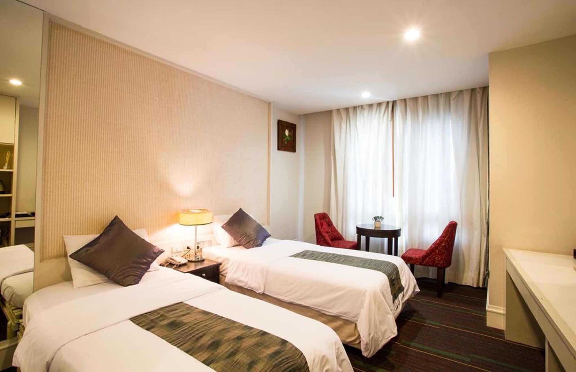 Aphrodite Inn Bangkok Bagian luar foto