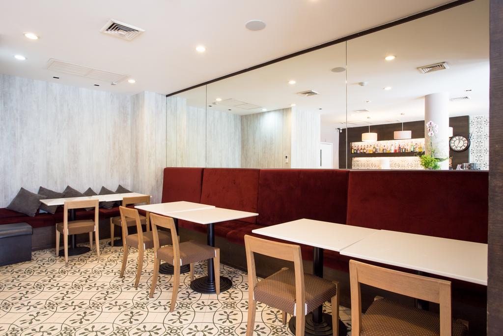 Aphrodite Inn Bangkok Bagian luar foto