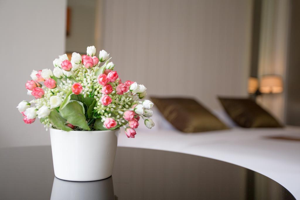 Aphrodite Inn Bangkok Bagian luar foto