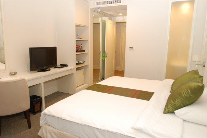 Aphrodite Inn Bangkok Bagian luar foto