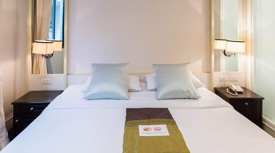 Aphrodite Inn Bangkok Bagian luar foto